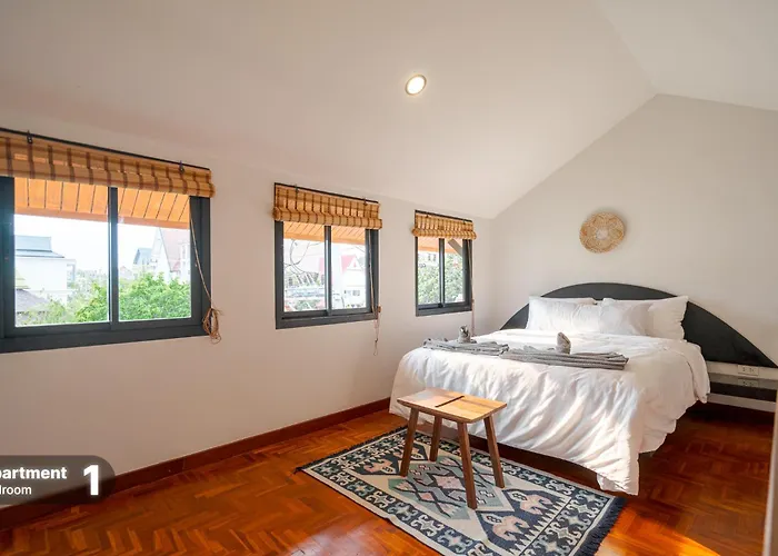 Gallery House Old Town Chiang Mai - Groups & Families